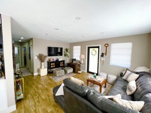 Smart TV, futbolito y libros 