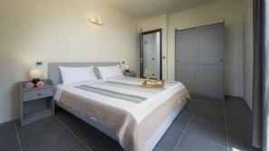 5 bedrooms, iron/ironing board, free WiFi, bed sheets