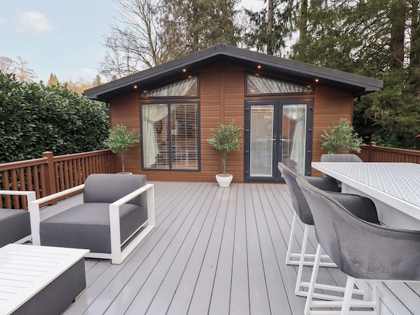 Outdoor dining - Unique Luxury Lodge (Windermere)