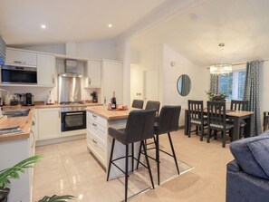 Fridge, electric kettle, toaster, cookware/dishes/utensils - Unique Luxury Lodge (Windermere)