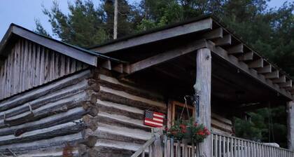Rustic cabin in peaceful Galax with WiFi, AC