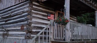Rustic cabin in peaceful Galax with WiFi, AC