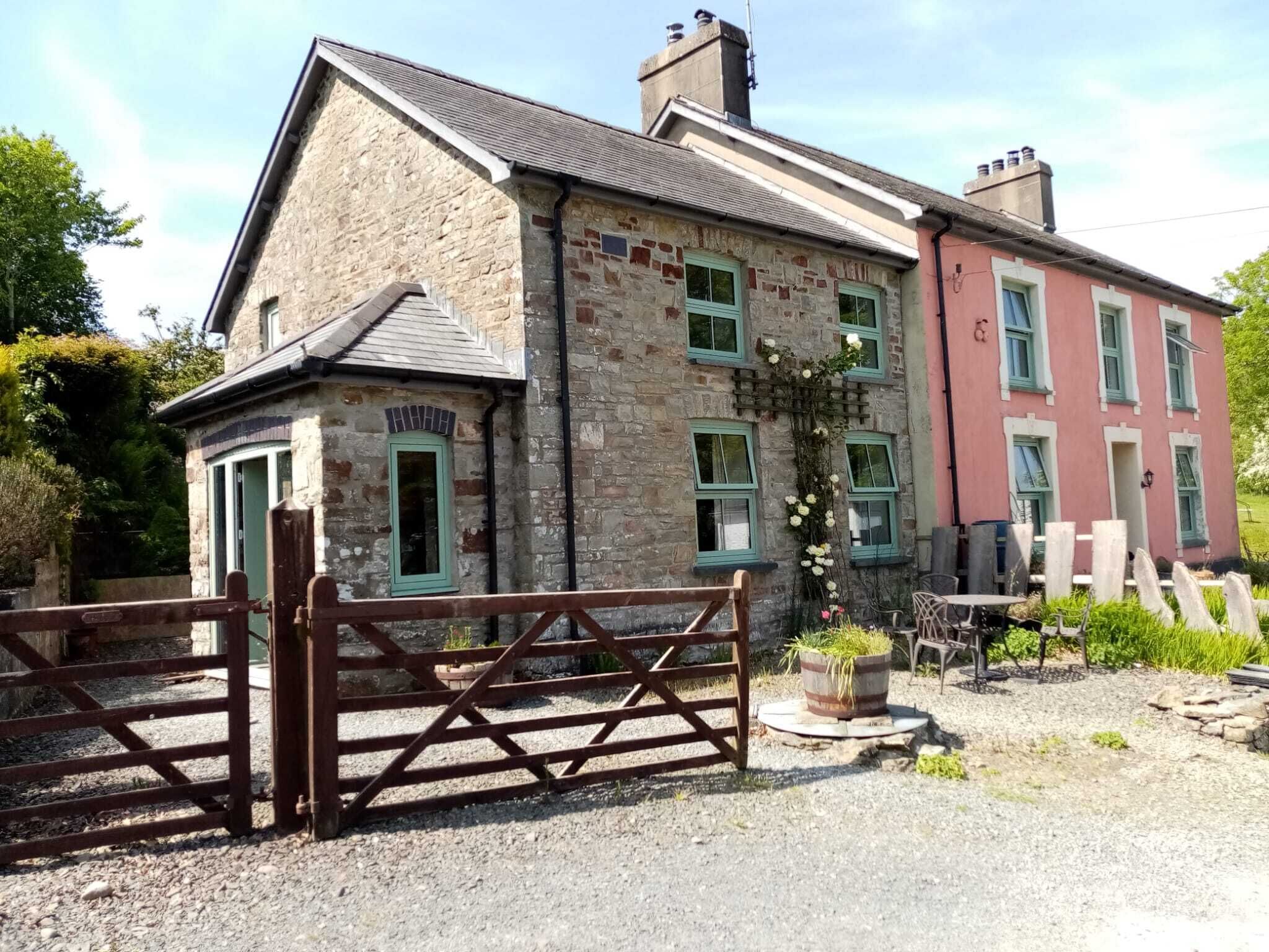 Delightful 2 bed Cottage Overlooking the Teifi Valley