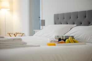 5 Schlafzimmer, Schreibtisch, Bügeleisen/Bügelbrett, WLAN