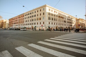 A large, multi-story building with a classic architectural style, featuring numerous windows and a central entrance. - APT Rome 5 BDRM’s (Roma)