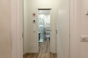Shower, hair dryer, bidet, towels - Delightful and modern three-room apartment for 4,with 2 bedrooms, 2 bathrooms, laundry room and parking space (Perugia)
