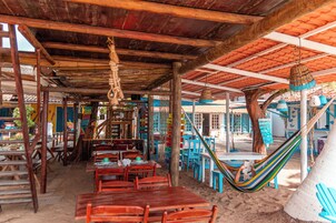 Sudah termasuk sarapan prasmanan setiap hari