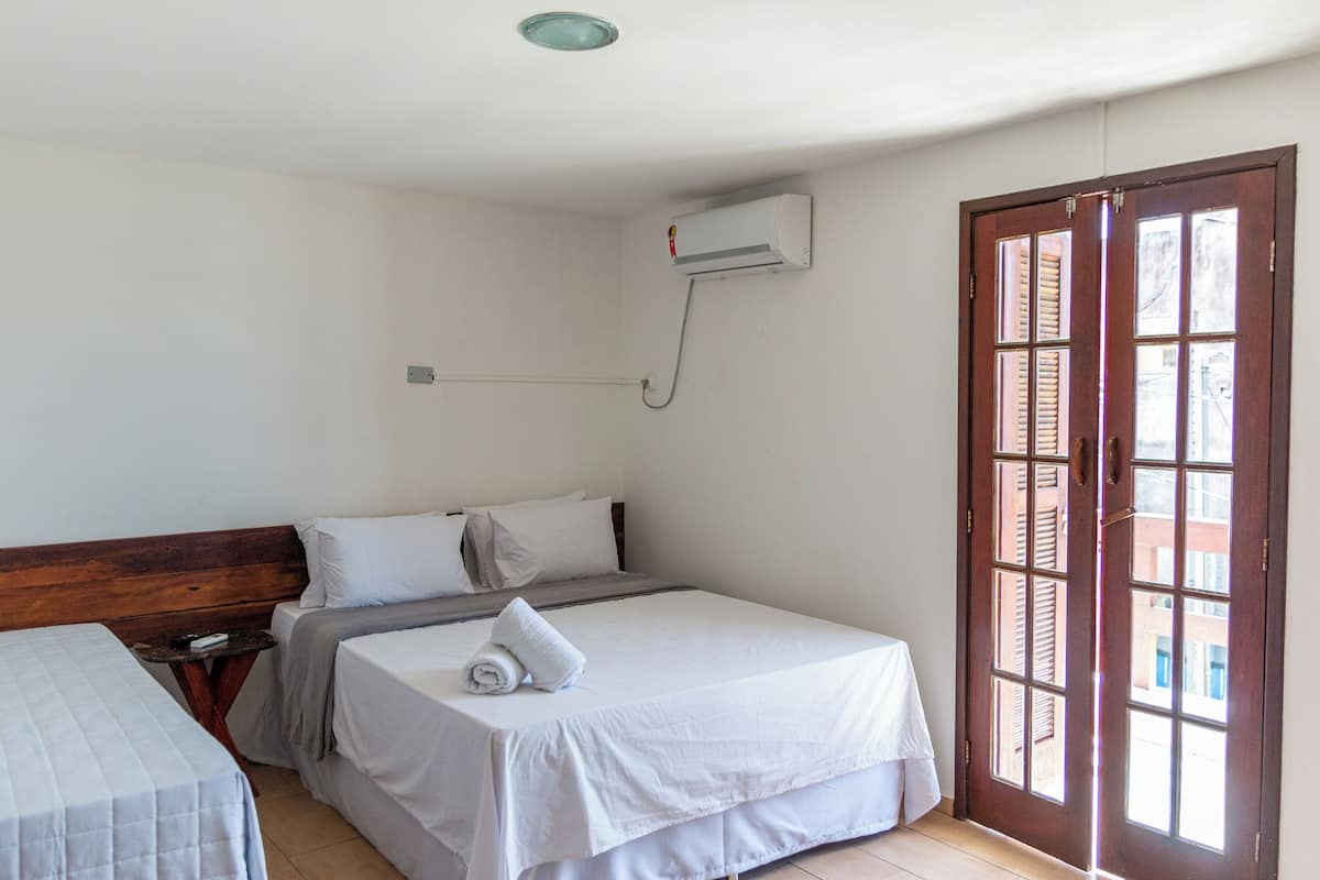 Driepersoonskamer, patio | Gratis wifi, beddengoed