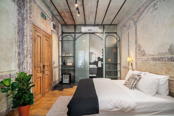 Premium bedding, Tempur-Pedic beds, in-room safe, blackout curtains - Urban Quarters - Büklü Han (Istanbul)