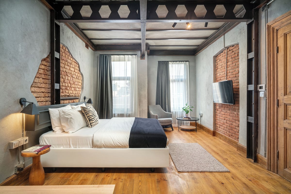 Comfort Double Room | 1 bedroom, premium bedding, Tempur-Pedic beds, in-room safe