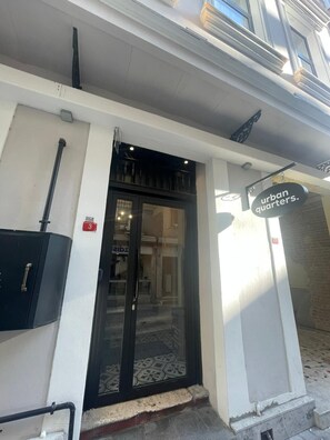 Exterior - Urban Quarters - Büklü Han (Istanbul)