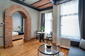 Apartemen Desain | Area keluarga | Smart TV 40-inci dengan saluran TV digital