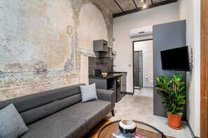 Design Apartment | Living area | 40-inch Smart TV with digital channels