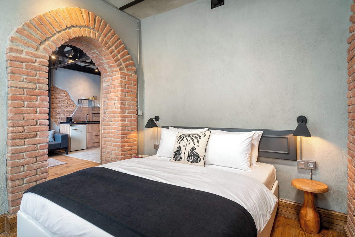 Design Apartment | 1 bedroom, premium bedding, Tempur-Pedic beds, in-room safe