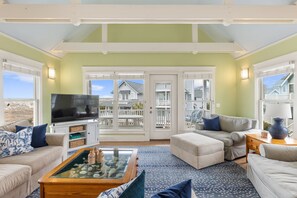 Smart TV, fireplace, books - Ocean Front Cottage Pet Friendly with Bhi and Shoals Clubs (Bald Head Island)