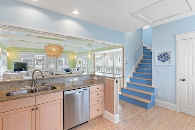 Ocean Front Cottage Pet Friendly with Bhi and Shoals Clubs