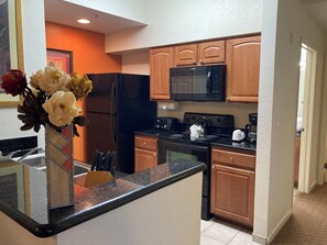Private kitchen - Prime Location: 3Beds/3Baths - Just 3 Miles from Disney Parks! 20% Off (Lake Buena Vista)