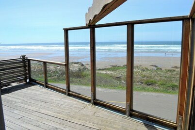 Ocean Front, 3bdrm Condo with stunning views, 1 dog Ok, Neah-kah-nie