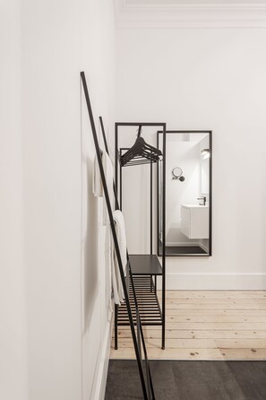 1 makuuhuone, minibaari, tallelokero huoneessa, työpöytä