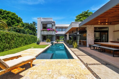 Brand new, 4 bdr, modern Casablanca!