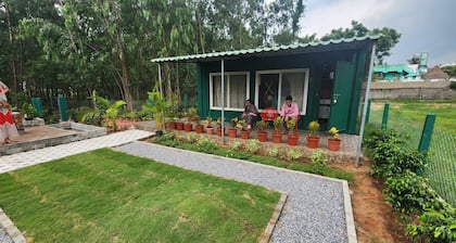 Cozy Well Furnished Cabin, in 200 sq. yds Private Land 2mts to Lovely Sea Beach
