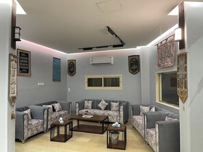 Reception - Aya Hostel (Madinah)