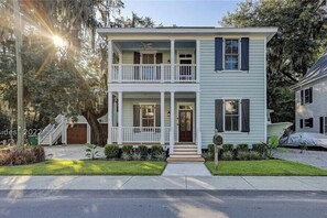 Exterior - Bluffton Village Home-4BR Heart of Old Town Luxury (Bluffton)