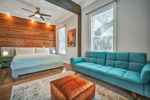 4 bedrooms, iron/ironing board, travel crib, free WiFi