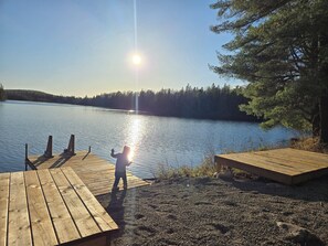 Property grounds - Secluded Muskoka Glamping Cabin with Private Lake & Trails (Emsdale)