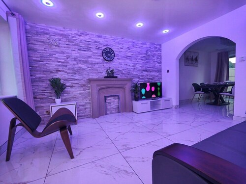 Tyburn House, Birmingham B24 with FREE Parking and FREE WiFi