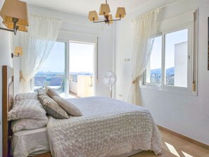 5 chambres, fer et planche à repasser, lit parapluie, Wi-Fi gratuit