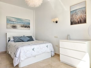5 bedrooms, iron/ironing board, travel crib, free WiFi - 5 bed villa with pool in Cerros de Aguila (Mijas Costa)