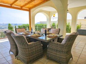 Outdoor dining - 5 bed villa with pool in Cerros de Aguila (Mijas Costa)