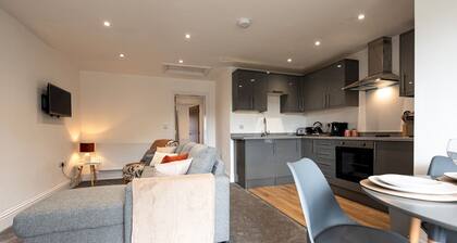 Stylish Modern Apt with Terrace | Pass The Keys