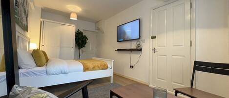 1 غرفة نوم ومكواة/لوح كي وواي فاي مجانًا وملاءات أسرّة