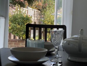 Dining - Cosy Studio Flat Close To Bexleyheath Centre - Pass the Keys (Bexleyheath)