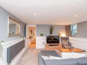 Smart TV, books - A Hidden Gem - Summer Bliss near Roundhay Park - Pass the Keys (Leeds)