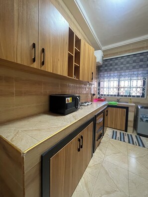 Apartment | Private kitchen | Full-sized fridge, microwave, stovetop, rice cooker - One bedroom apartment East legon (Accra)