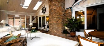 Spacious Townhouse - King bed, convenient ,restaurants, Historic downtown,