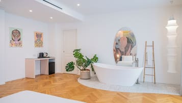 Literie de qualité supérieure, matelas mémoire de forme, minibar