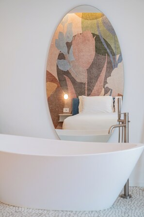 Chambre Deluxe, 1 très grand lit, balcon, vue jardin