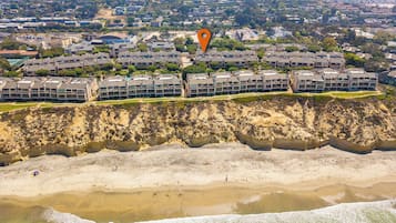 Beach nearby, sun loungers, beach towels