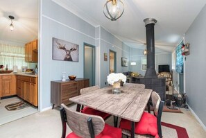 Dining - Romantic Shenandoah Mountain Retreat (Shenandoah)