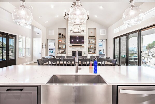 Dining - Escape to paradise in Texas Hill Country (Harker Heights)