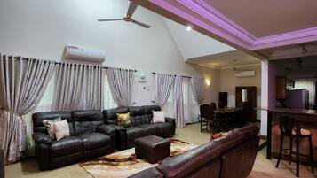 Standard Single Room | Living area | Computer monitors, printers