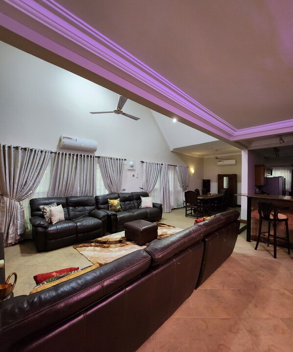 Standard Single Room | Living area