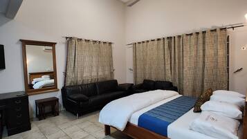 In-room safe, soundproofing, free WiFi