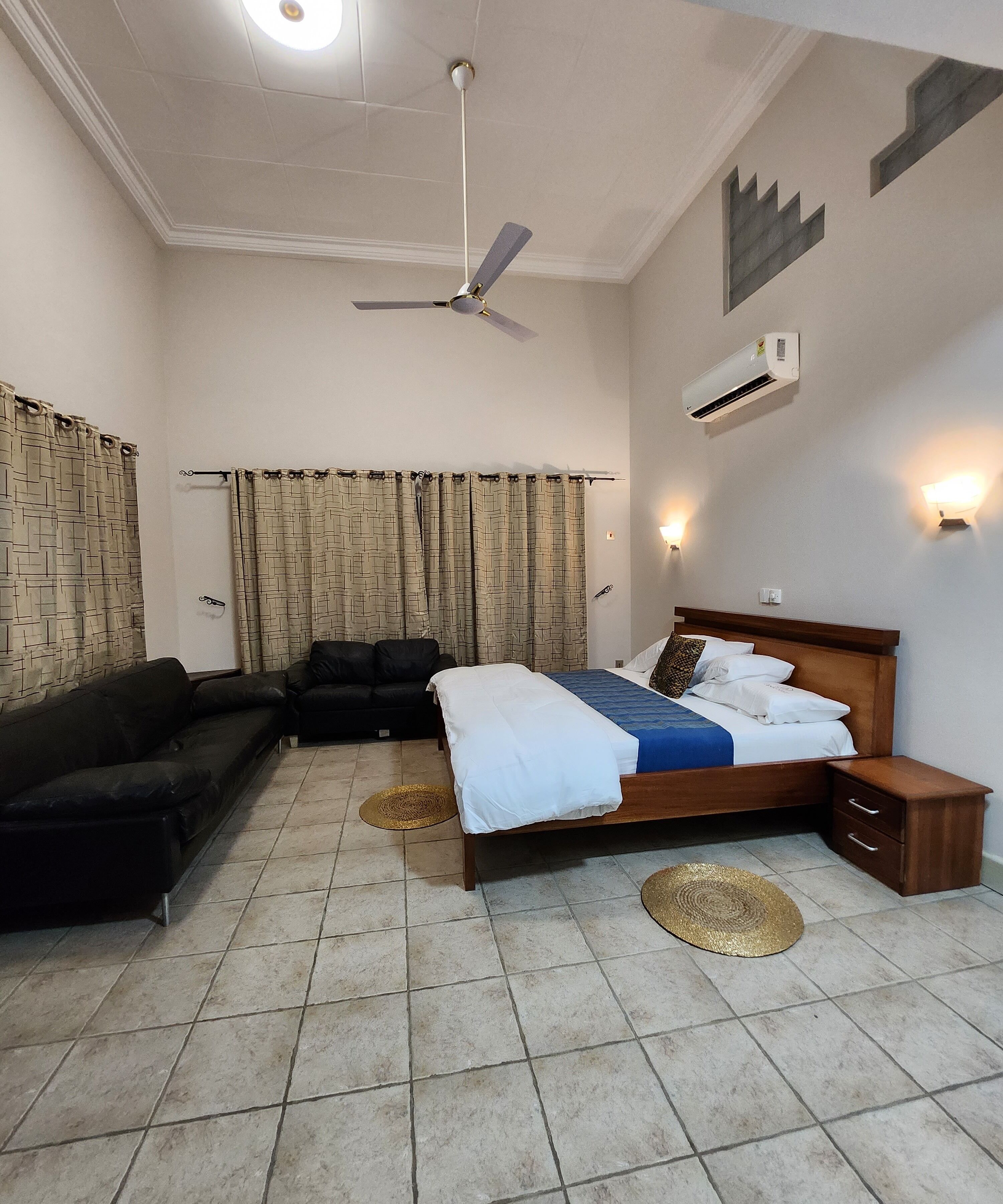 In-room safe, soundproofing, free WiFi