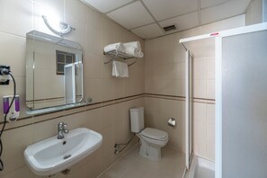 Standard Triple Room | Bathroom | Shower, hair dryer, towels, soap - Sehir Hotel (Antalya)