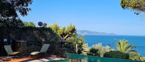 Piscine extérieure (ouverte en saison)